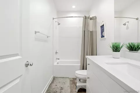 Bath - 4129 Sitio Flor, Oceanside, CA 92057 photo 3 of 3