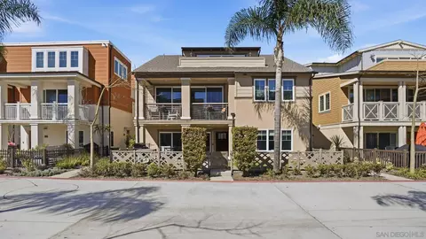 810 Santa Barbara Pl, San Diego, CA 92109