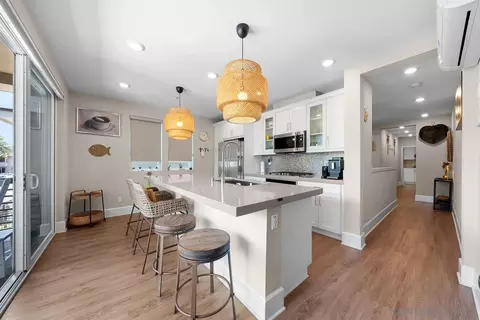 810 Santa Barbara Pl, San Diego, CA 92109