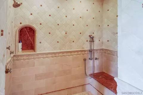 Bath - 13852 Northcrest Ln, Poway, CA 92064 photo 3 of 3