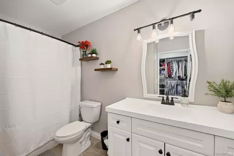 Bath - 15823 Davis Cup Ln, Ramona, CA 92065 photo 4 of 4