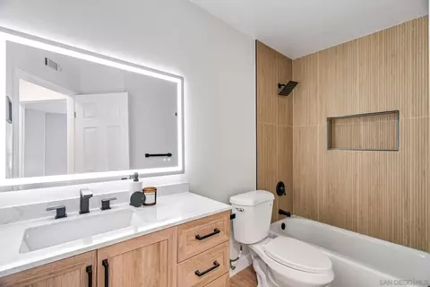 Bath - 12875 Carriage Heights Way, Poway, CA 92064 photo 4 of 5