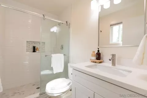 Bath - 236 B, Coronado, CA 92118 photo 2 of 3