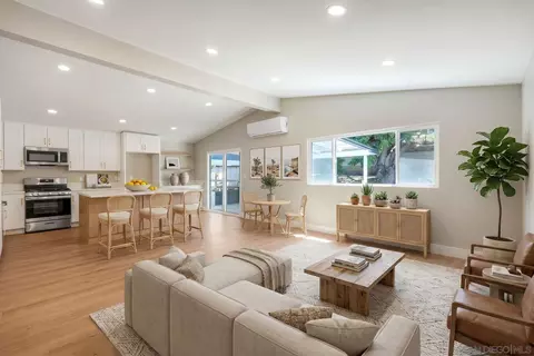 578 E Indian Rock Rd, Vista, CA 92084