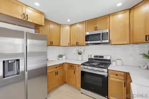 Kitchen - 569 Gold Dr, Oceanside, CA 92057 photo 4 of 9