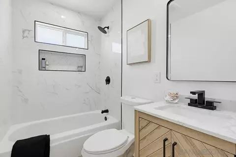 Bath - 569 Gold Dr, Oceanside, CA 92057 photo 3 of 4