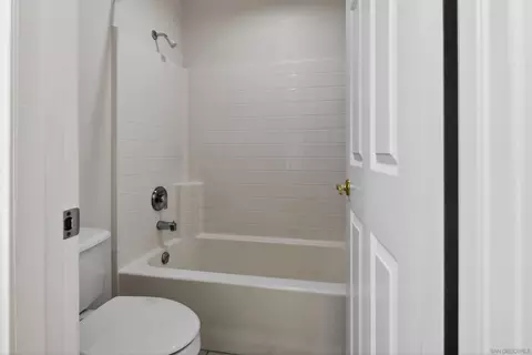 Bath - 1432 Belmont Park Rd, Oceanside, CA 92057 photo 2 of 4