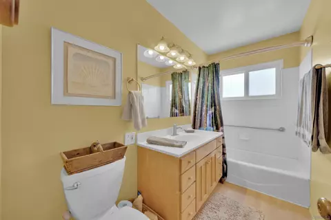 Bath - 14643 Espola Rd, Poway, CA 92064 photo 1 of 2