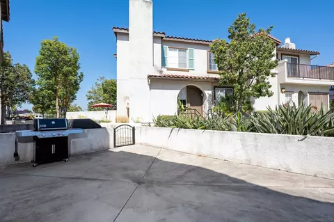 Exterior - 289 Reef Pt #3, Oceanside, CA 92058 photo 4 of 7