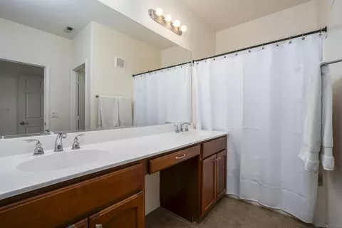 Bath - 289 Reef Pt #3, Oceanside, CA 92058 photo 1 of 2