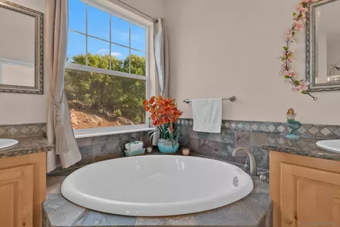 Bath - 16913 Harrison Park Trl, Julian, CA 92036 photo 3 of 4