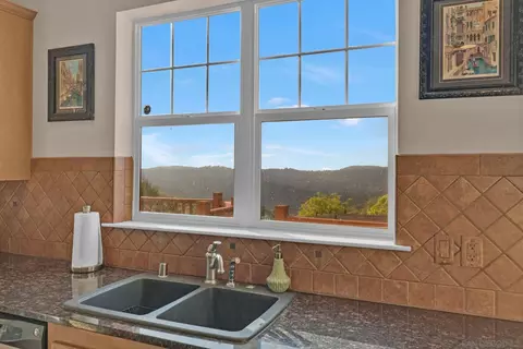 Kitchen - 16913 Harrison Park Trl, Julian, CA 92036 photo 5 of 6