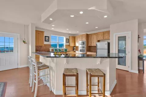 Kitchen - 16913 Harrison Park Trl, Julian, CA 92036 photo 2 of 6