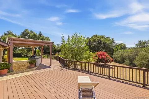 Exterior - 1621 Prince St, Fallbrook, CA 92028 photo 7 of 7