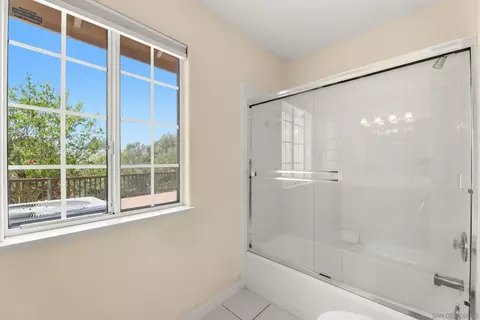 Bath - 1621 Prince St, Fallbrook, CA 92028 photo 2 of 3