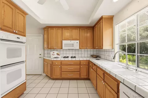 Kitchen - 1621 Prince St, Fallbrook, CA 92028 photo 2 of 2