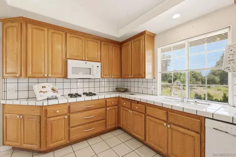 Kitchen - 1621 Prince St, Fallbrook, CA 92028 photo 1 of 2