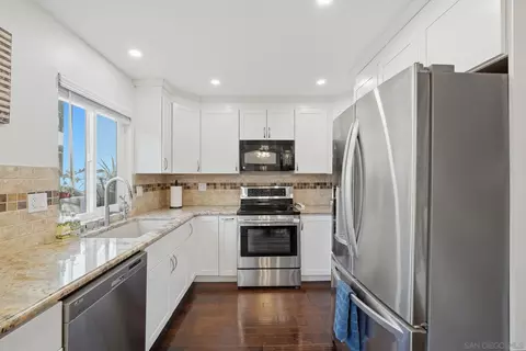 Kitchen - 10320 Del Coronado Ln, Santee, CA 92071 photo 3 of 4