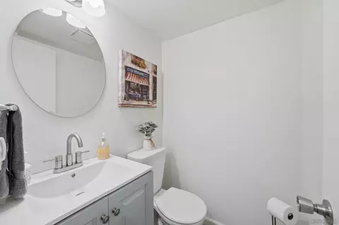 Bath - 10320 Del Coronado Ln, Santee, CA 92071 photo 2 of 3