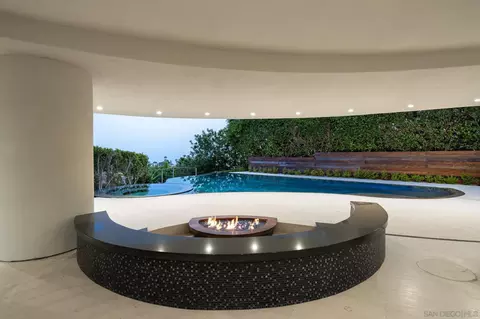 Exterior - 6125 Terryhill Dr, La Jolla, CA 92037 photo 6 of 11