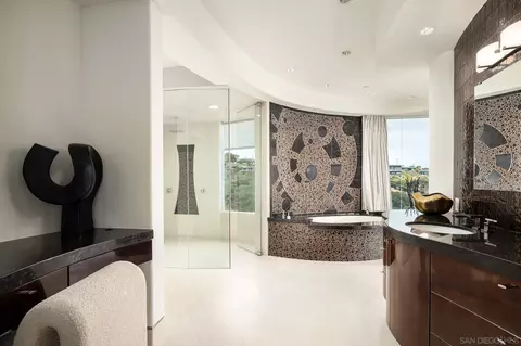 Bath - 6125 Terryhill Dr, La Jolla, CA 92037 photo 3 of 3