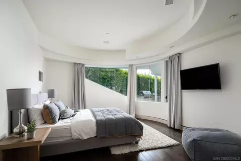 Bedroom - 6125 Terryhill Dr, La Jolla, CA 92037 photo 3 of 5