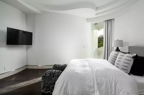 Bedroom - 6125 Terryhill Dr, La Jolla, CA 92037 photo 4 of 5