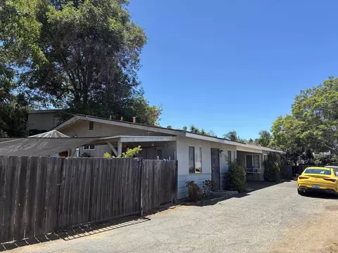 543-545 Kleaveland Pl, Vista, CA 92084
