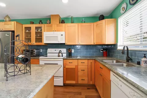 Kitchen - 1757 Pleasantdale, Encinitas, CA 92024 photo 5 of 6