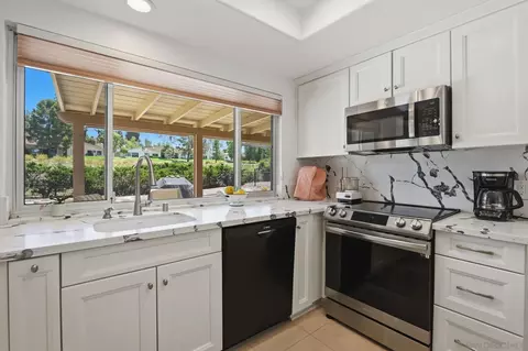 Kitchen - 17739 Saint Andrews Dr, Poway, CA 92064 photo 2 of 6