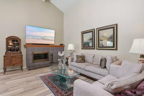 Living - 17739 Saint Andrews Dr, Poway, CA 92064 photo 3 of 12