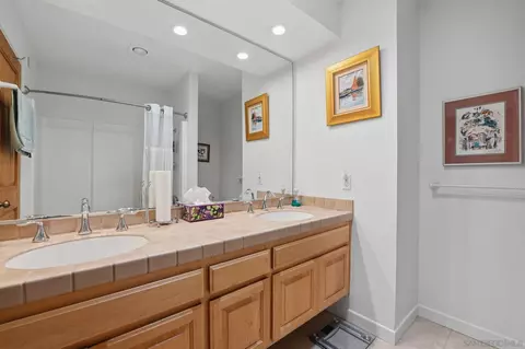 Bath - 17739 Saint Andrews Dr, Poway, CA 92064 photo 2 of 8