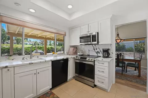Kitchen - 17739 Saint Andrews Dr, Poway, CA 92064 photo 5 of 6