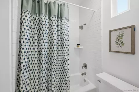 Bath - 855 Stratford Knl, Encinitas, CA 92024 photo 6 of 9