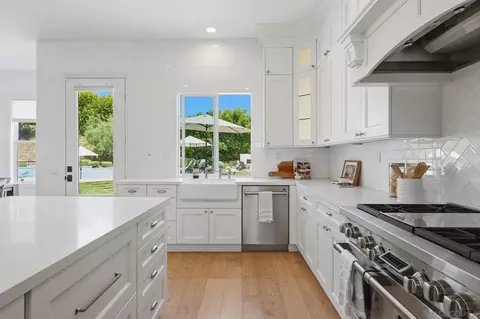 Kitchen - 855 Stratford Knl, Encinitas, CA 92024 photo 5 of 8