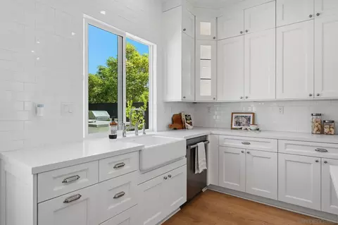 Kitchen - 855 Stratford Knl, Encinitas, CA 92024 photo 6 of 8