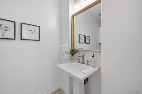 Bath - 855 Stratford Knl, Encinitas, CA 92024 photo 1 of 9