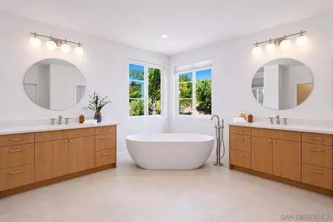 Bath - 855 Stratford Knl, Encinitas, CA 92024 photo 7 of 9