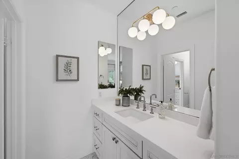 Bath - 855 Stratford Knl, Encinitas, CA 92024 photo 4 of 9