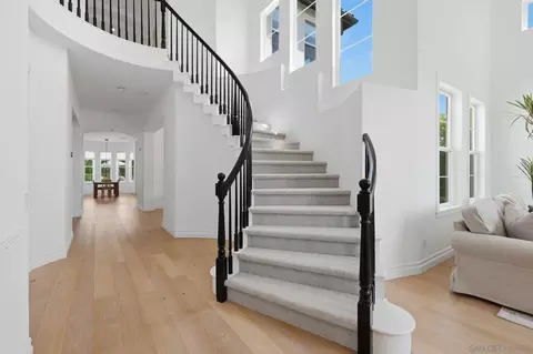 Entry Way - 855 Stratford Knl, Encinitas, CA 92024 photo 4 of 6