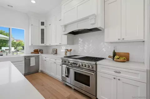 Kitchen - 855 Stratford Knl, Encinitas, CA 92024 photo 3 of 8