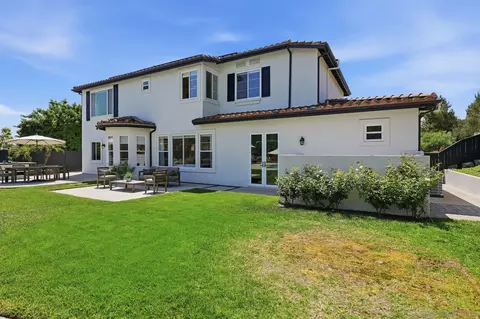 Exterior - 855 Stratford Knl, Encinitas, CA 92024 photo 5 of 10