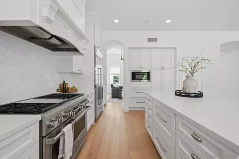 Kitchen - 855 Stratford Knl, Encinitas, CA 92024 photo 7 of 8