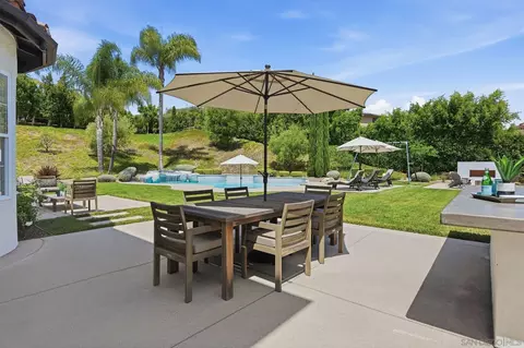 Exterior - 855 Stratford Knl, Encinitas, CA 92024 photo 8 of 10