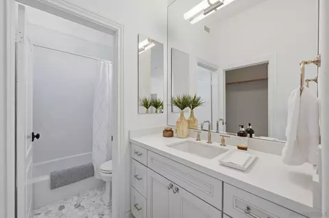 Bath - 855 Stratford Knl, Encinitas, CA 92024 photo 2 of 9