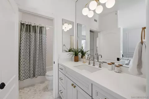 Bath - 855 Stratford Knl, Encinitas, CA 92024 photo 5 of 9