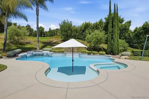 Exterior - 855 Stratford Knl, Encinitas, CA 92024 photo 2 of 10