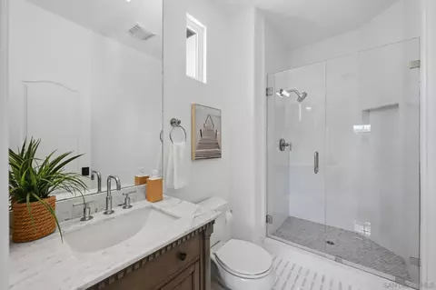 Bath - 855 Stratford Knl, Encinitas, CA 92024 photo 3 of 9