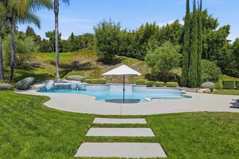 Exterior - 855 Stratford Knl, Encinitas, CA 92024 photo 1 of 10