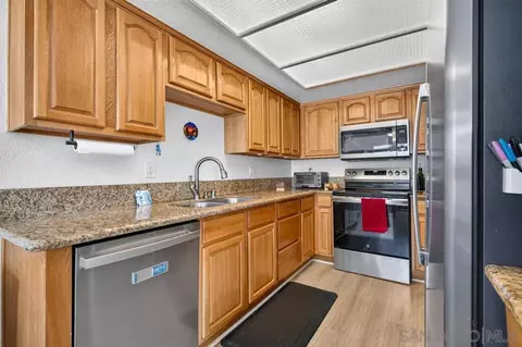 Kitchen - 13945 Midland Rd, Poway, CA 92064 photo 2 of 2